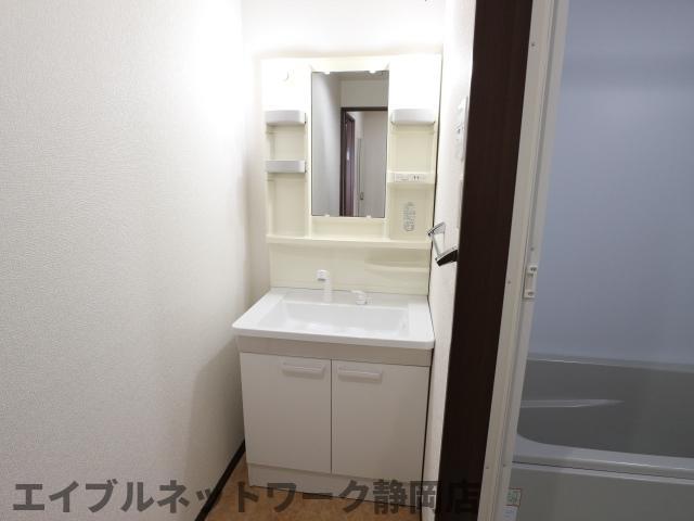 洗面設備　コンパクトで使いやすい洗面所