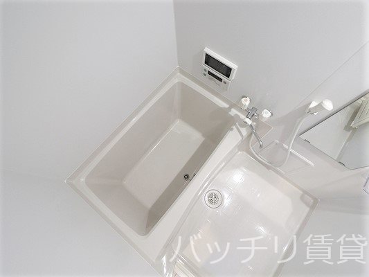 バス・シャワールーム　別号室タイプの為、現状を優先致します。