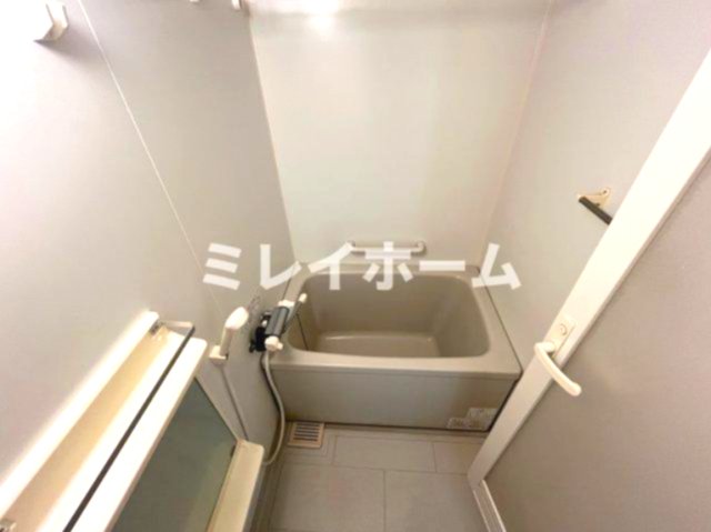 バス・シャワールーム　同建物内、別のお部屋の参考写真になります。