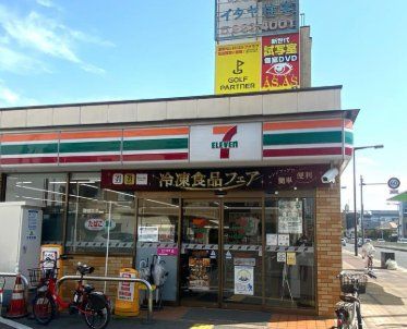 コンビニ　セブンイレブン大阪清水駅前店（コンビニ）まで110m