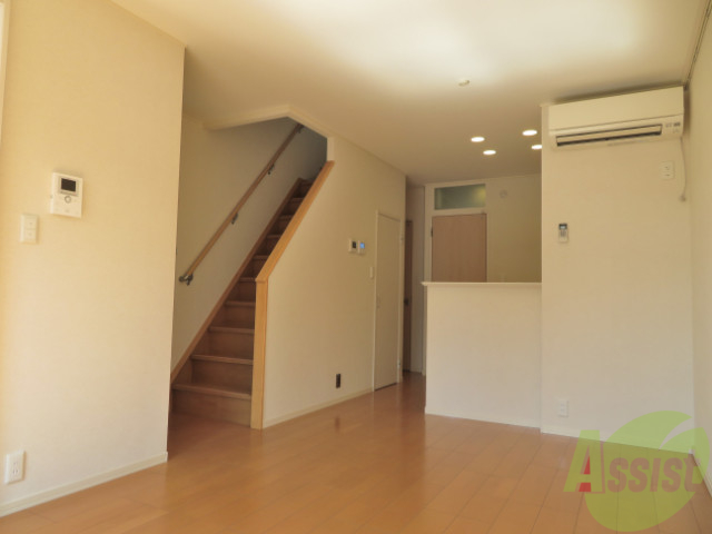 居室・リビング　広々としたお部屋でゆったり休めますね～～。