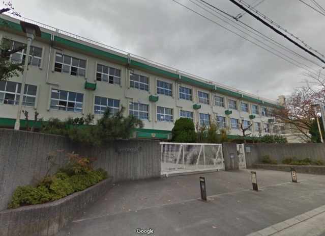 小学校　茨木市立東小学校（小学校）まで328m