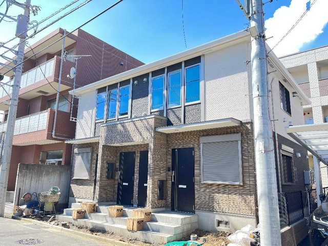 エントランス　重厚感のある建物デザイン♪