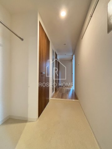 玄関　同マンション別部屋：参考写真