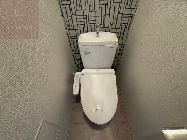 トイレ　落ち着いた色調のトイレです