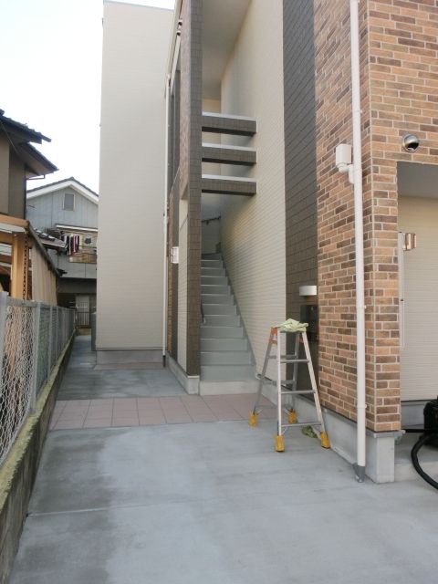 エントランス　建物内へのアプローチ