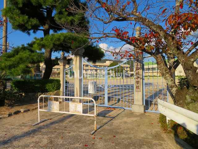 小学校　防府市立松崎小学校（小学校）まで1001m