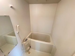 バス・シャワールーム　清潔感のある浴室