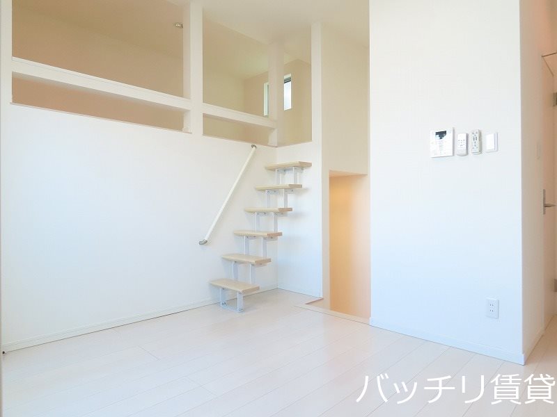 居室・リビング　別号室タイプの為現状を優先致します。