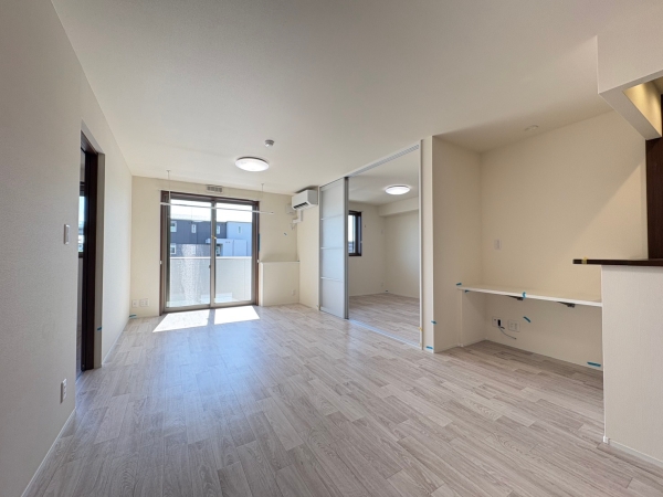 居室・リビング　同物件別部屋のお写真になります。左右対称のお部屋の写真の場合