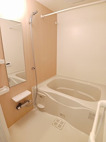 バス・シャワールーム　コンパクトで使いやすいお風呂です