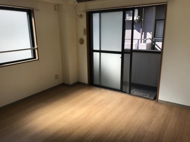 東急田園都市線 桜新町駅 徒歩11分 4階建 築26年の居間写真