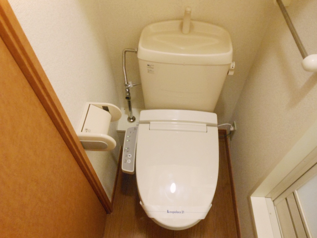 トイレ　温水洗浄便座あります