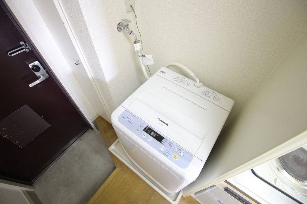 その他設備　洗濯機は室内設置です。（写真は家電付きタイプ）