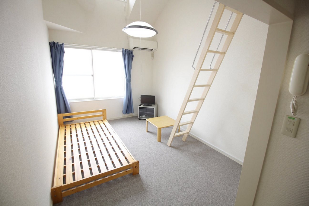 その他部屋・スペース　天井が高くて開放的な明るい空間