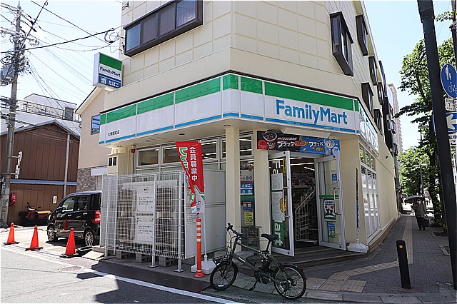 コンビニ　ファミリーマート大東新町店（コンビニ）まで182m
