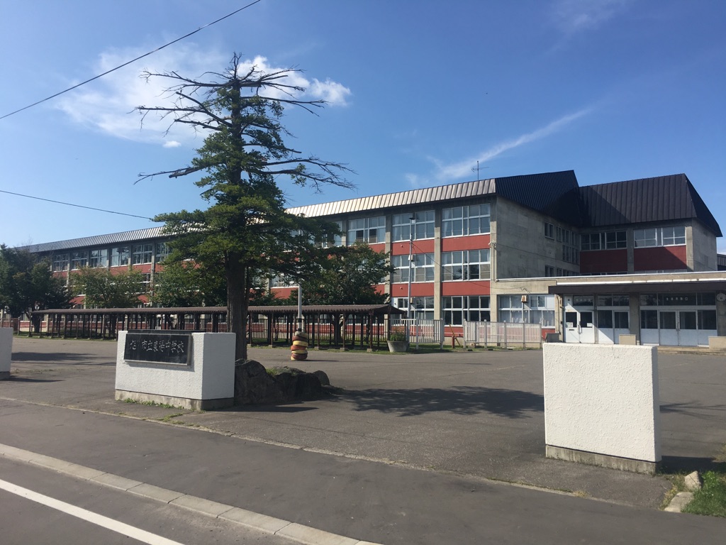 中学校　旭川市立東陽中学校（中学校）まで715m