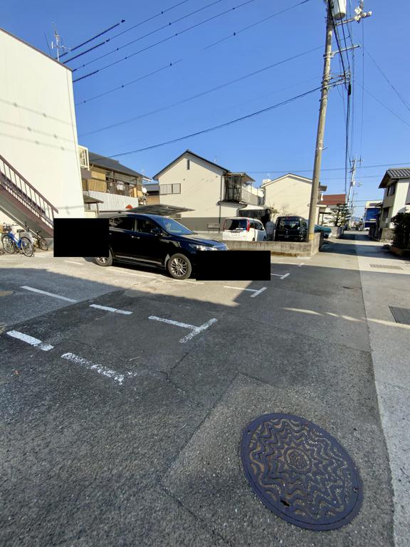 【高知市宝永町のアパートの駐車場】