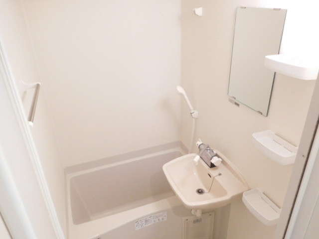 バス・シャワールーム　爽やかな浴室です毎日のバスタイムが楽しみですね～