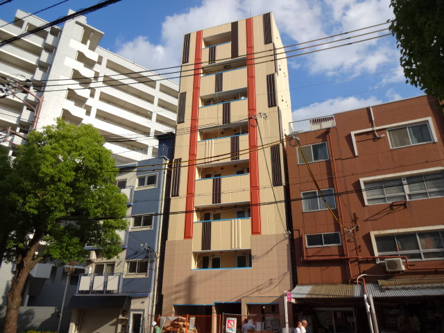 建物外観　シャープなデザインが印象的な洗練の住まい