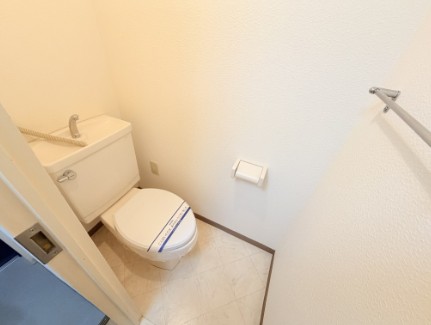 相鉄本線 鶴ケ峰駅 徒歩5分 10階建 築35年のトイレ写真