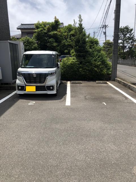 【グリーンコート春江Ａ棟の駐車場】