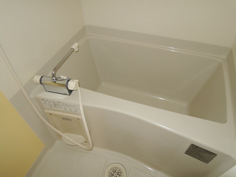バス・シャワールーム　一人暮らしにも嬉しい、バス・トイレ独立タイプ