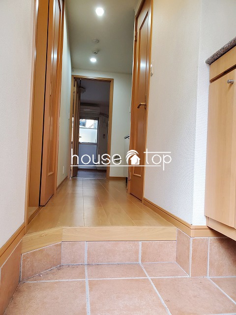 玄関　シューズボックス完備で靴の収納も万全です！