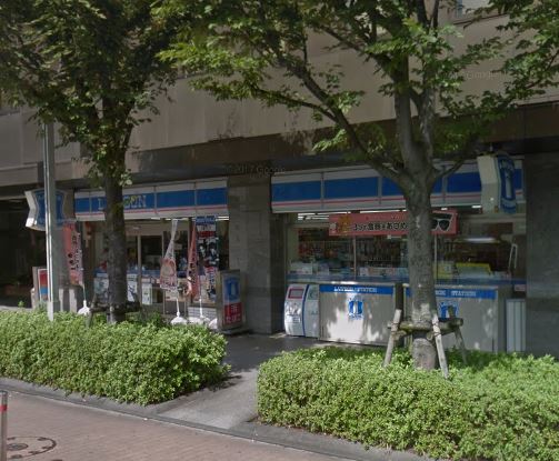 コンビニ　ローソン小倉米町二丁目店（コンビニ）まで386m