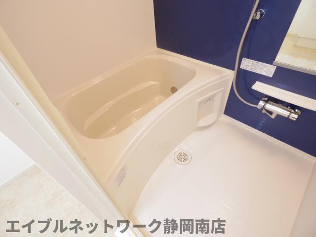 バス・シャワールーム　ゆったり過ごせるお風呂です