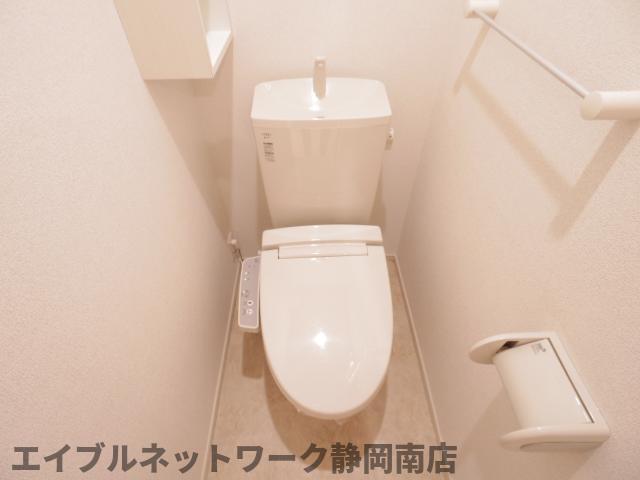 トイレ　落ち着いたトイレです