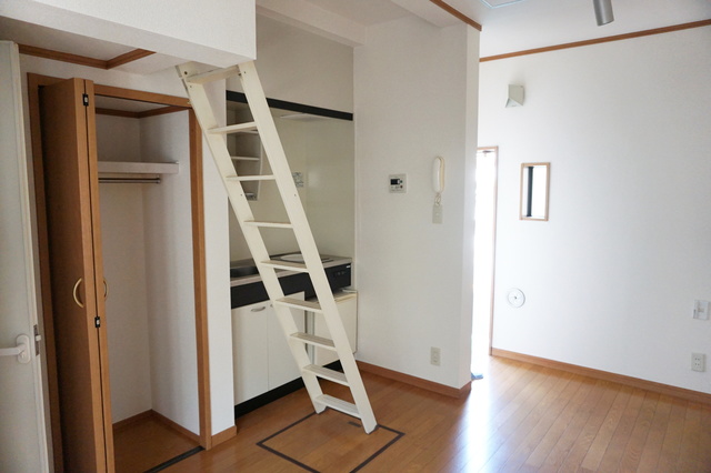 居室・リビング　明るい雰囲気で暮らしやすい！優しい質感の室内がオススメ☆