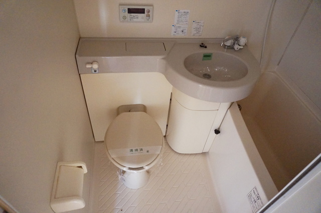 バス・シャワールーム　お掃除がしやすい洗面台付き３点ユニットです☆