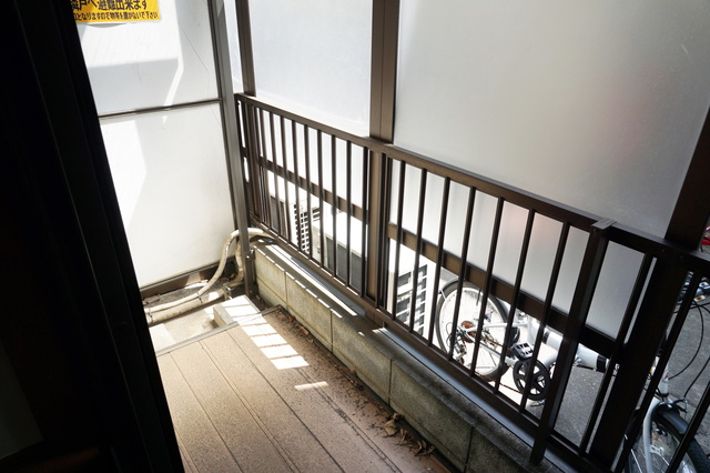 バルコニー　バルコニーがあるので洗濯物を太陽の下で干すことができます♪
