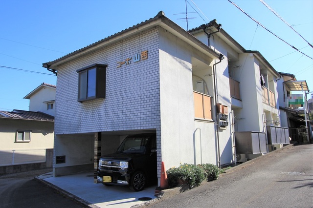 【松山市山西町のアパートの建物外観】