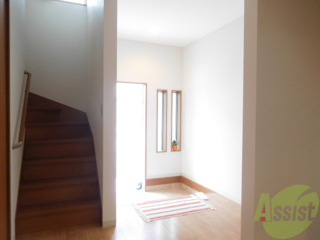 玄関　玄関も広々ベビーカーも十分置けます！