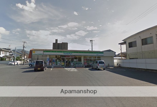 コンビニ　ファミリーマート三原宮沖店（コンビニ）まで125m