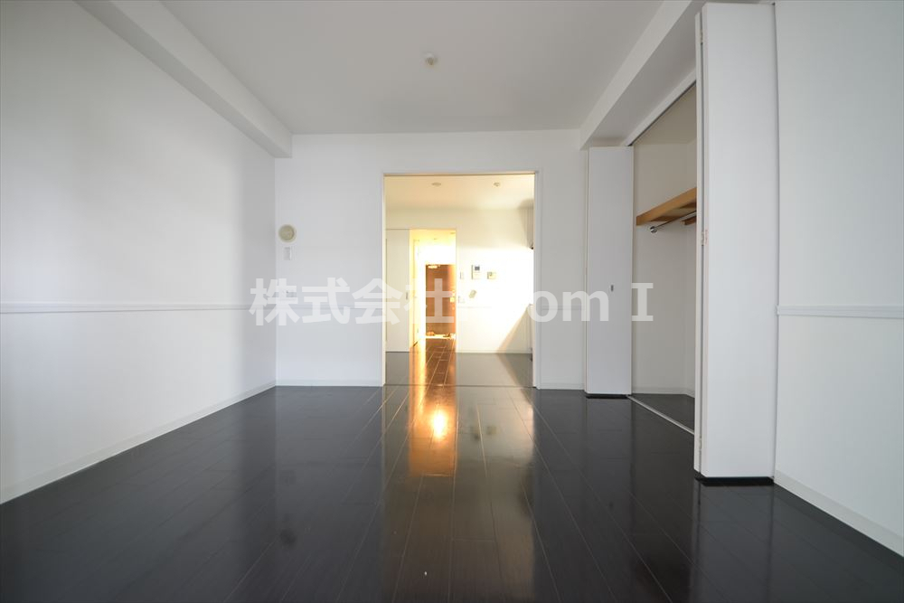 その他部屋・スペース　広くて明るい寝室