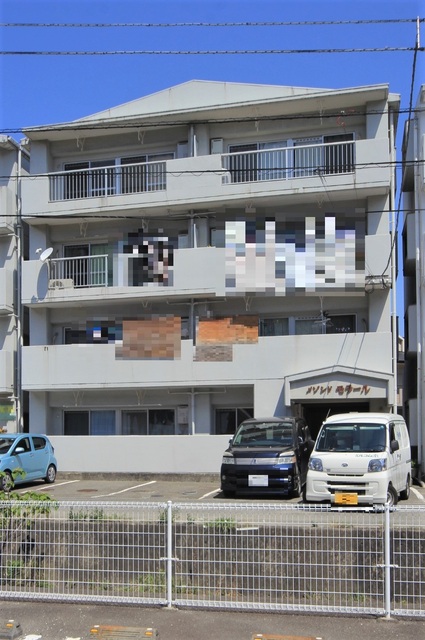 松山市土居田町のマンションの建物外観