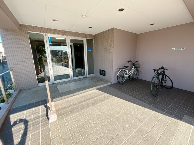 エントランス　オートロック完備