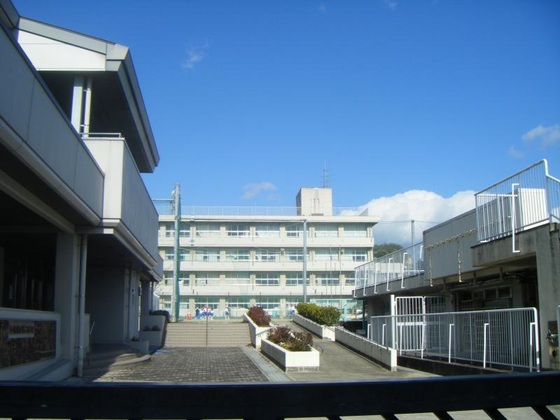 小学校　岡山市立妹尾小学校（小学校）まで1092m