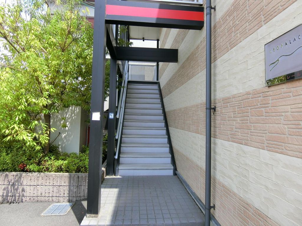 玄関　バルコニー