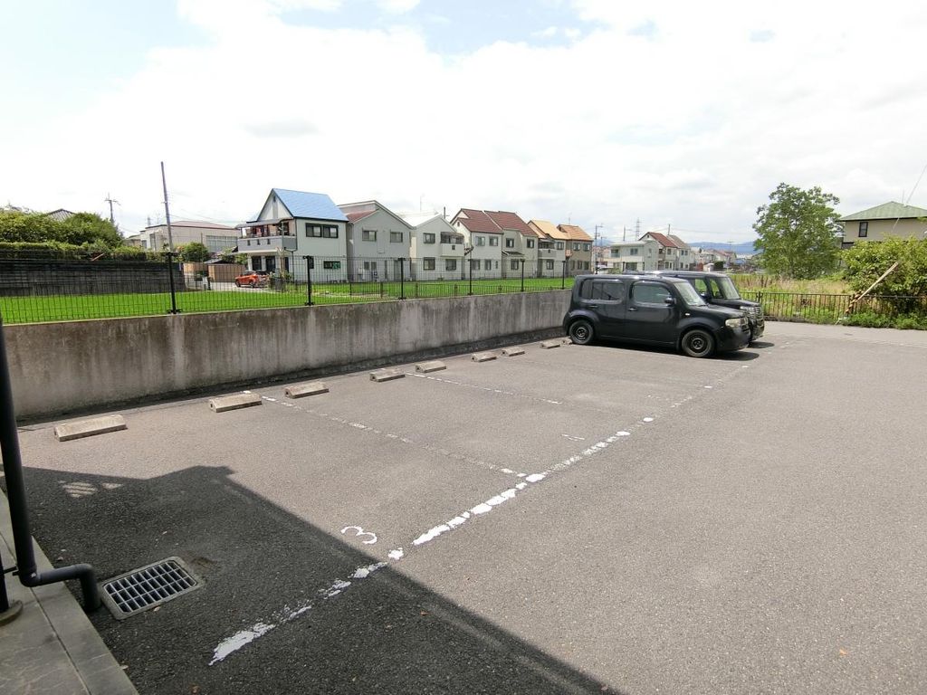 駐車場　駐車場