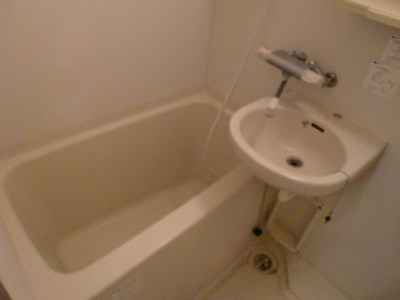 バス・シャワールーム　家電・家具が1式揃っております。