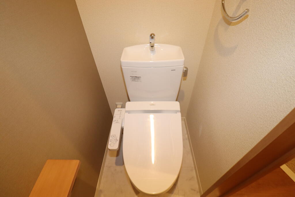 トイレ　トイレを撮影