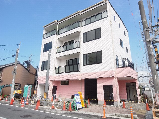 【橿原市八木町のマンションの建物外観】