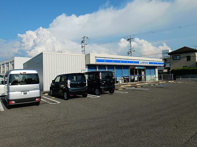 コンビニ　ローソン紀三井寺店様（コンビニ）まで800m