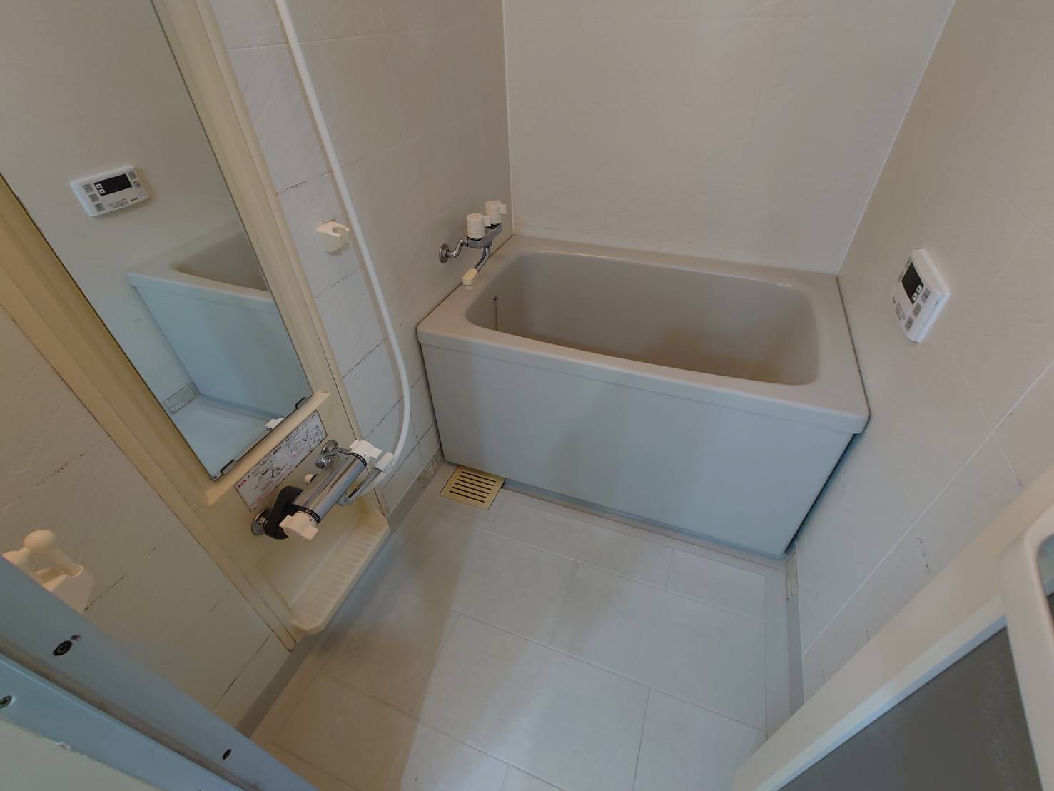 バス・シャワールーム　追い炊き機能付き