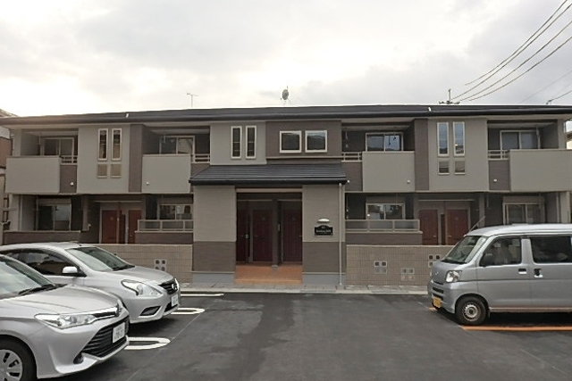 京都市山科区大塚西浦町のアパートの建物外観