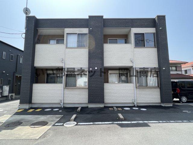 岡山市北区延友のアパートの建物外観